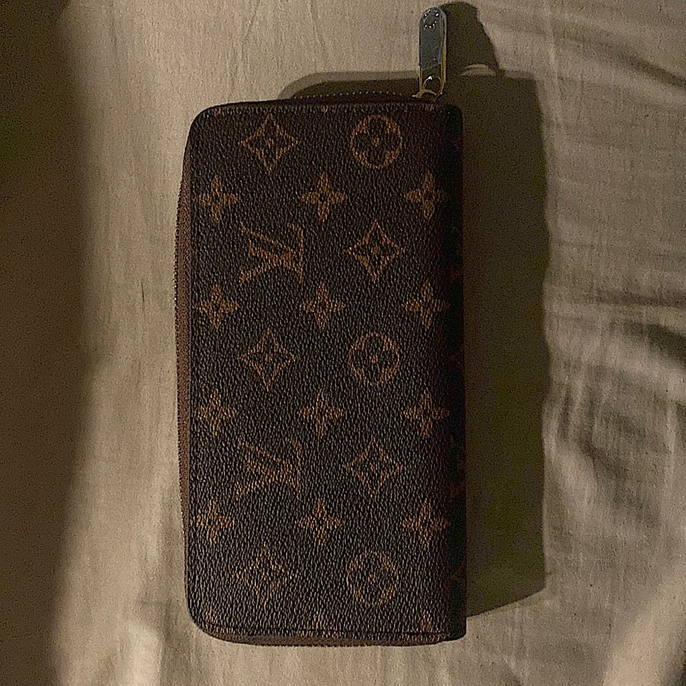 Louis Vuitton look alike wallet
